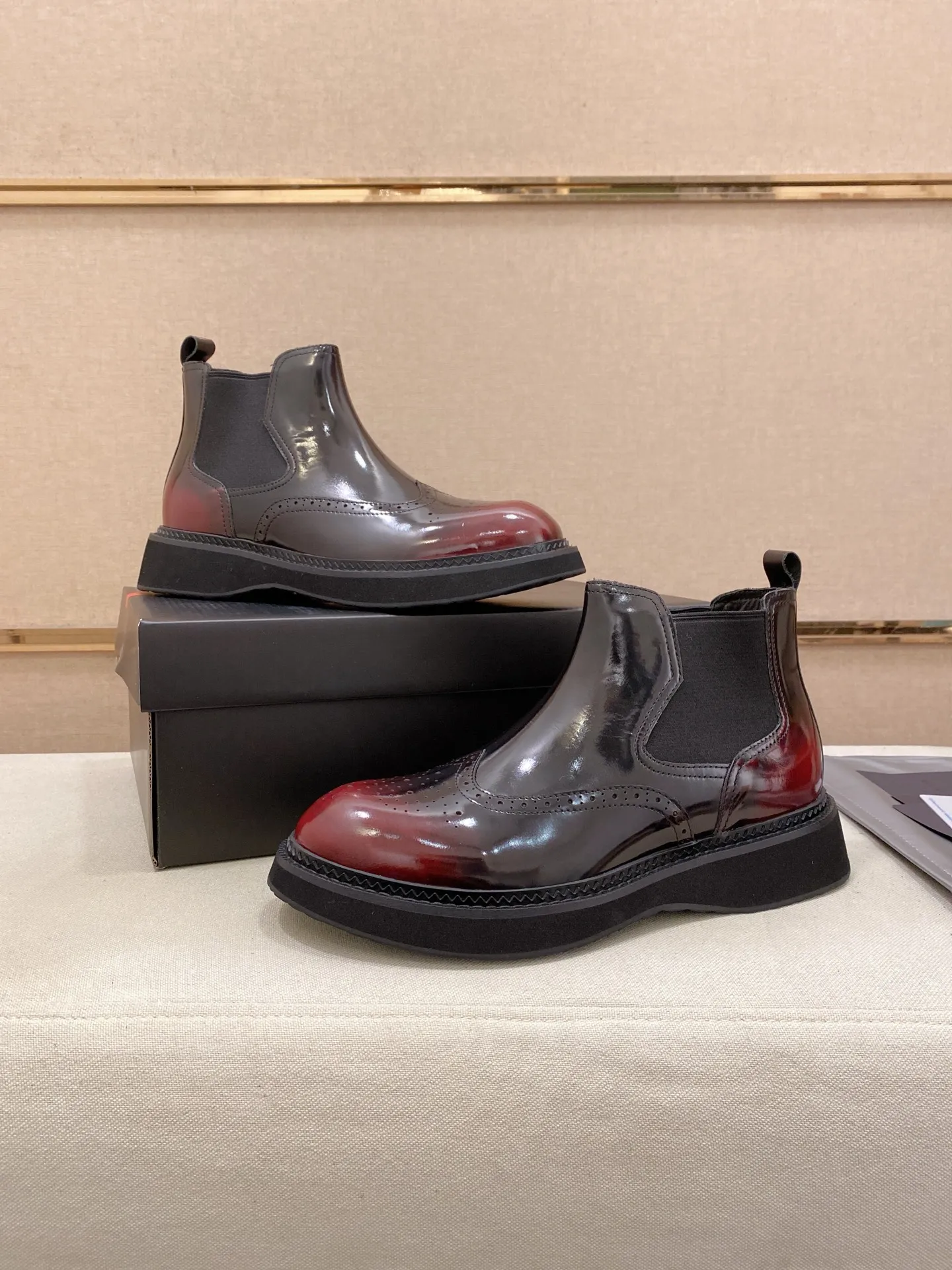 Factory price 760💰 Leather lining optional! 🍁🍁High-quality new PRADA counters are launched at the same time. The new men's shoes and 😘fabric are selected from imported lacquered first-layer cowhide and imported cowhide lining. 👍🏿 High-end ☄️ air-cushion molded anti-slip rubber outsole, exquisite lines, simple and elegant, comfortable and high-end for leisure travel. Code number: 38 to 45